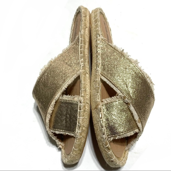 Olivia Miller Gold Slip On Espadrilles Size 6 NWT - Picture 3 of 7